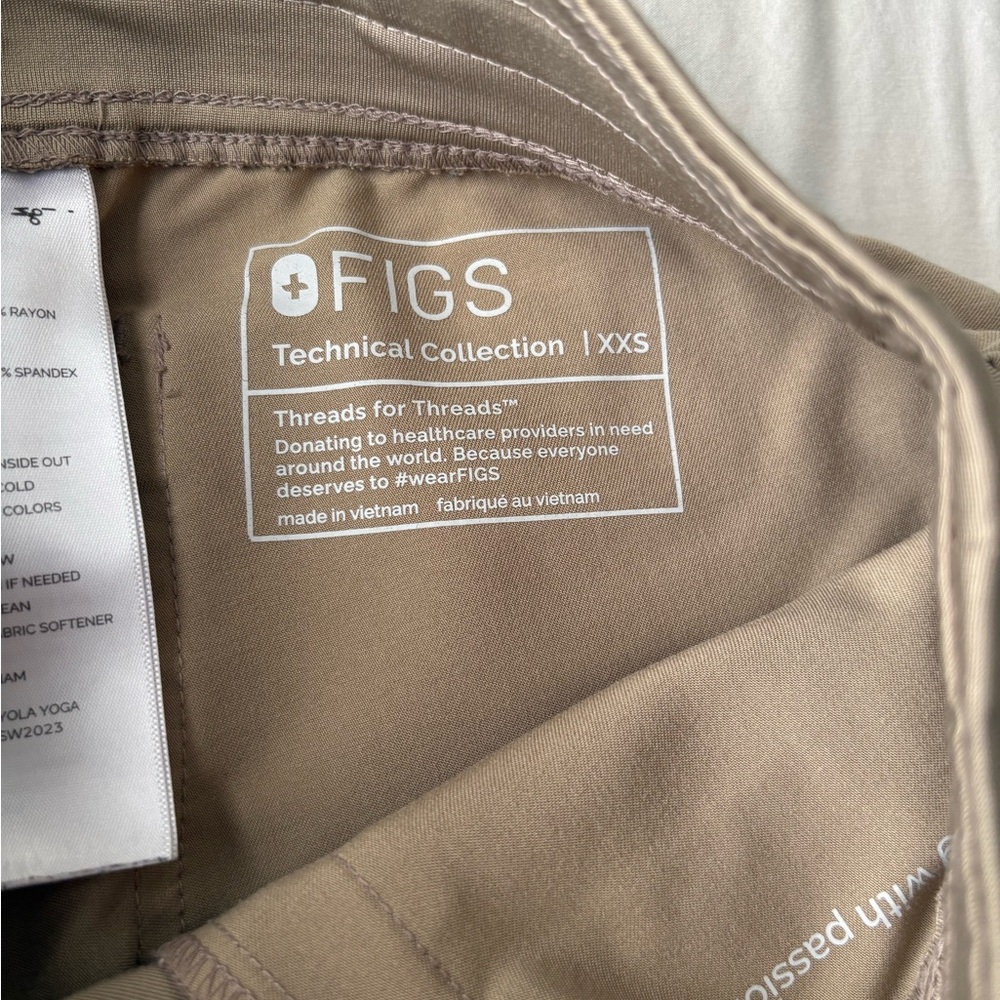Figs LATTE Scrub Set (top+bottom) - Picture 9 of 9